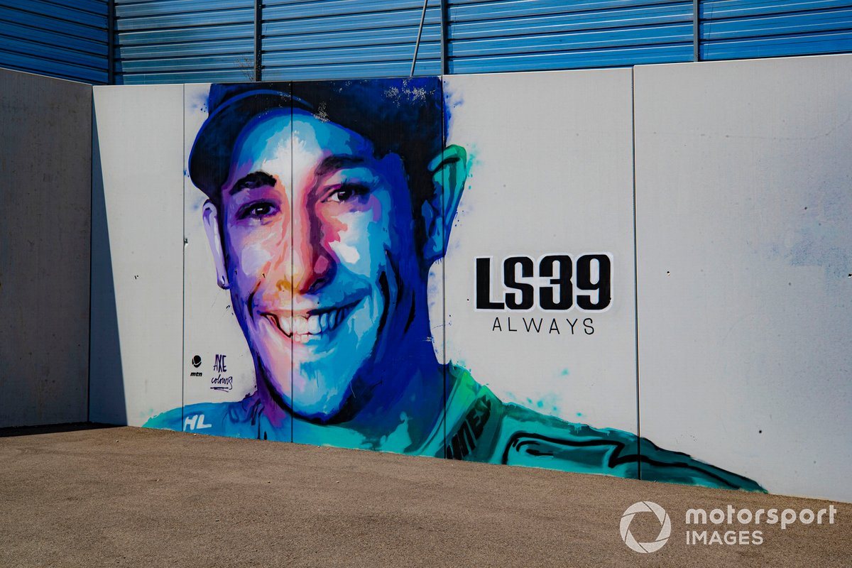 Homenaje a Luis Salom 39 en una barda del circuito