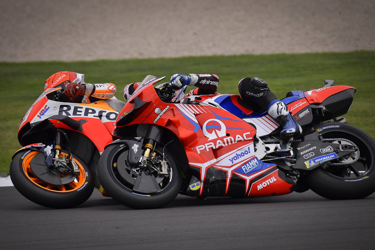 La caída de Marc Márquez, Repsol Honda Team, y Jorge Martín, Pramac Racing