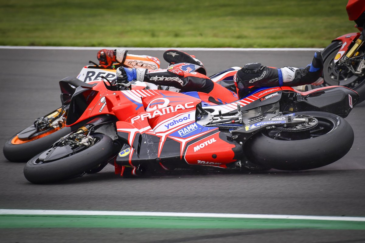 La caída de Marc Márquez, Repsol Honda Team, y Jorge Martín, Pramac Racing