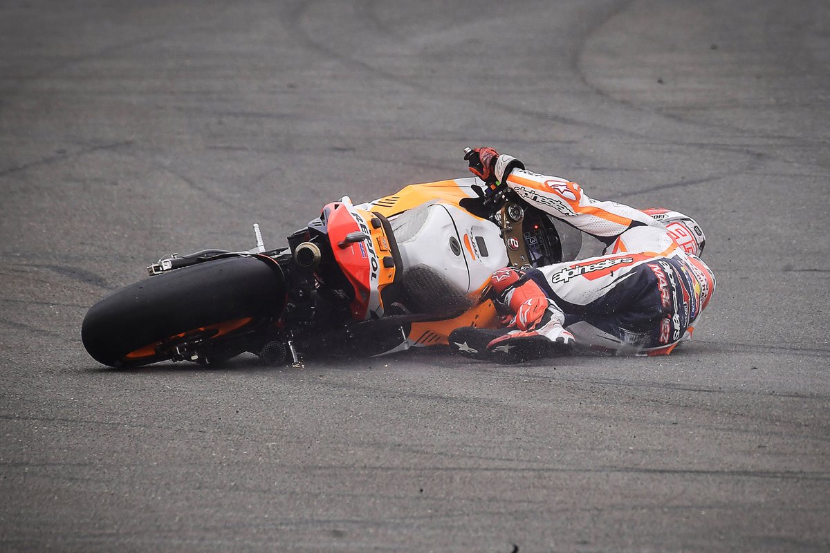 Marc Márquez, Repsol Honda Team, se cae en el GP de Gran Bretaña