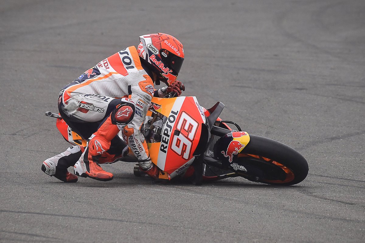 Marc Márquez, Repsol Honda Team, se cae en el GP de Gran Bretaña