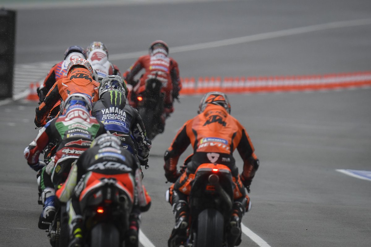 Maverick Viñales, Yamaha Factory Racing en pitlane