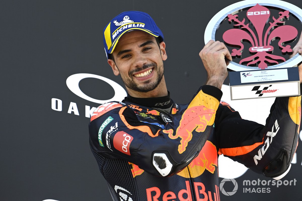 Podio: segundo lugar Miguel Oliveira, Red Bull KTM Factory Racing