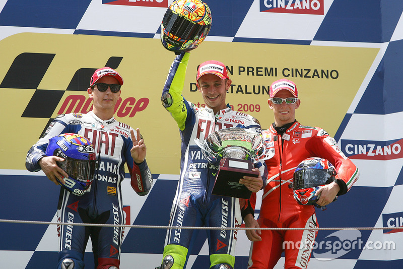 Podio: 1º Valentino Rossi, 2º Jorge Lorenzo, 3º Casey Stoner