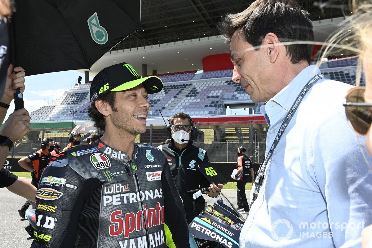 Valentino Rossi, Petronas Yamaha SRT, Toto Wolff, director del equipo y consejero delegado de Mercedes AMG