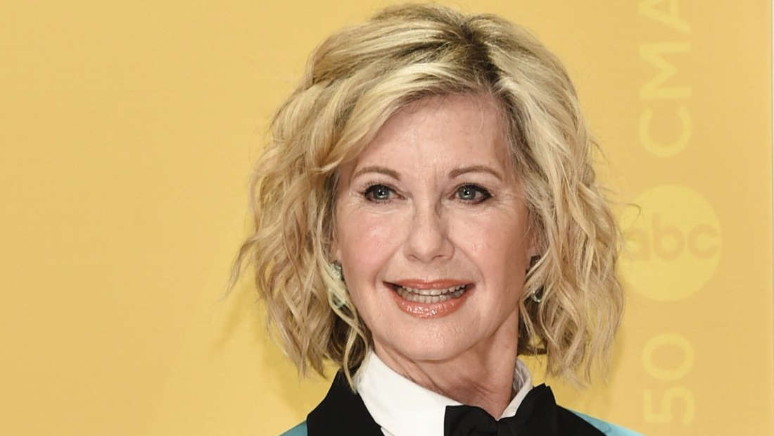 Die Musikerin Olivia Newton-John bei der Verleihung der CMA-Awards im Jahr 2016. Die mit der Musicalverfilmung „Grease“ in den 70ern weltberühmt gewordene Sängerin und Schauspielerin ist im Alter von 73 Jahren gestorben.