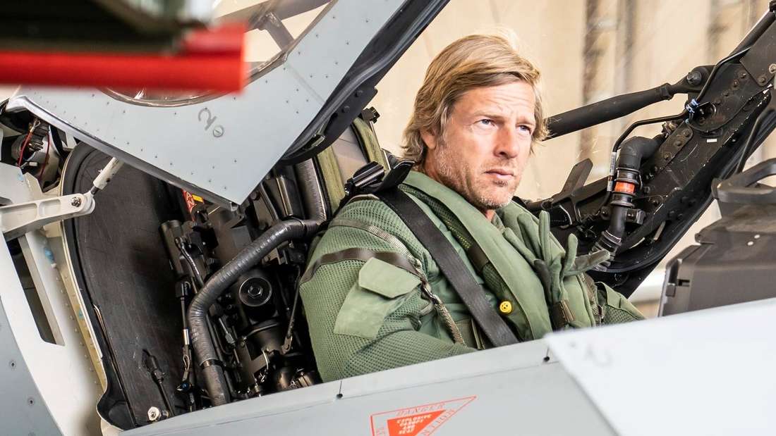 29568454-henning-baum-while-shooting-the-rtl-reportage-in-a-eurofighter-3rpblbufxofe-1 Henning Baum beim Dreh der RTL-Reportage in einem Eurofighter.