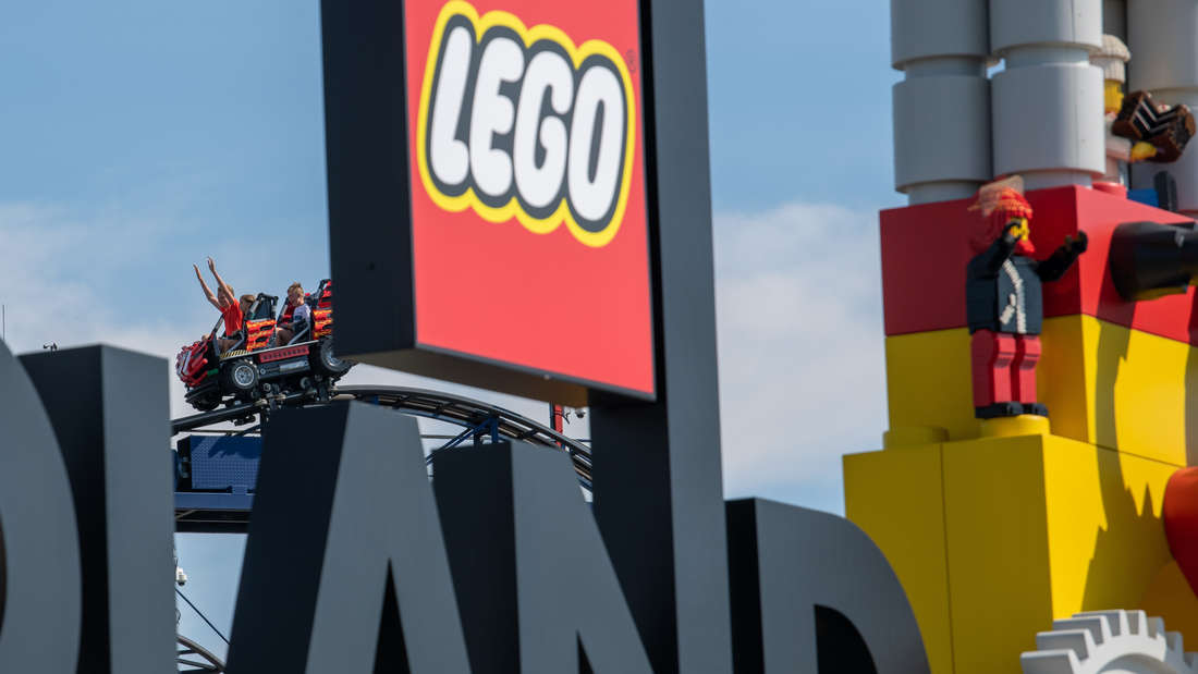 Bei dem Unfall auf einer Achterbahn im Legoland im schwäbischen Günzburg sind mehrere Menschen verletzt worden.