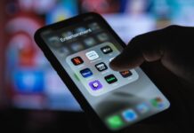 How many subscribers does each streaming platform have?