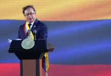 Colombia's new president asks illegal armed groups to lay down their weapons