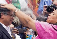Indigenous and Afro-Colombian peoples give symbolic command to Gustavo Petro