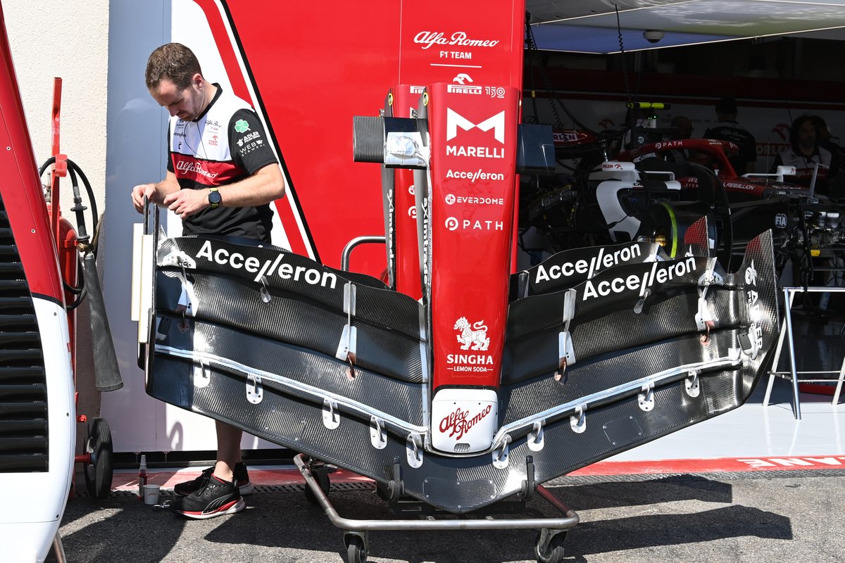 Detalle del morro y del alerón delantero del Alfa Romeo Racing C42