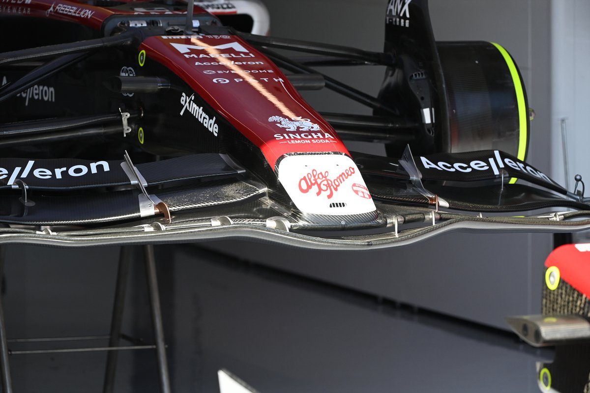 Detalle del morro y del alerón delantero del Alfa Romeo Racing C42