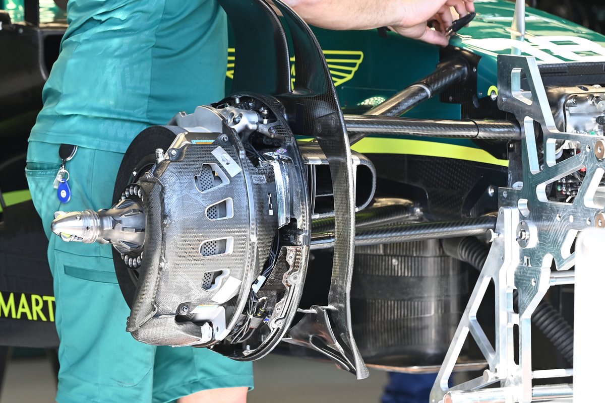 Detalle del freno del Aston Martin AMR22