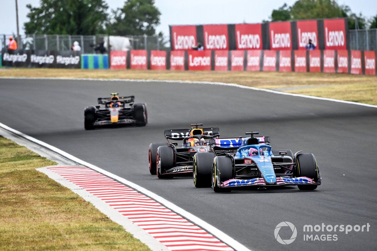 Fernando Alonso, Alpine A522, Max Verstappen, Red Bull Racing RB18, Sergio Pérez, Red Bull Racing RB18