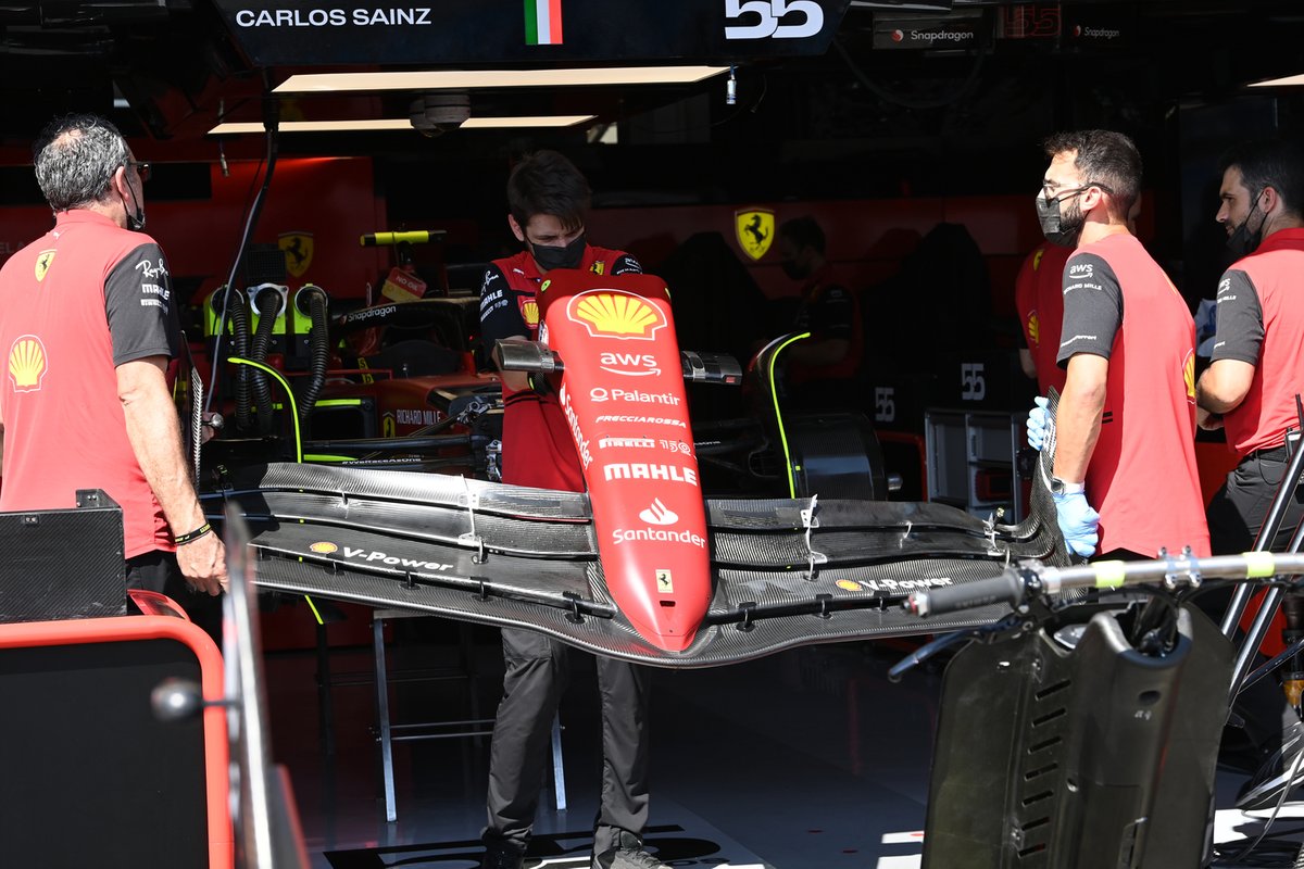 Detalle del morro y del alerón delantero del Ferrari F1-75