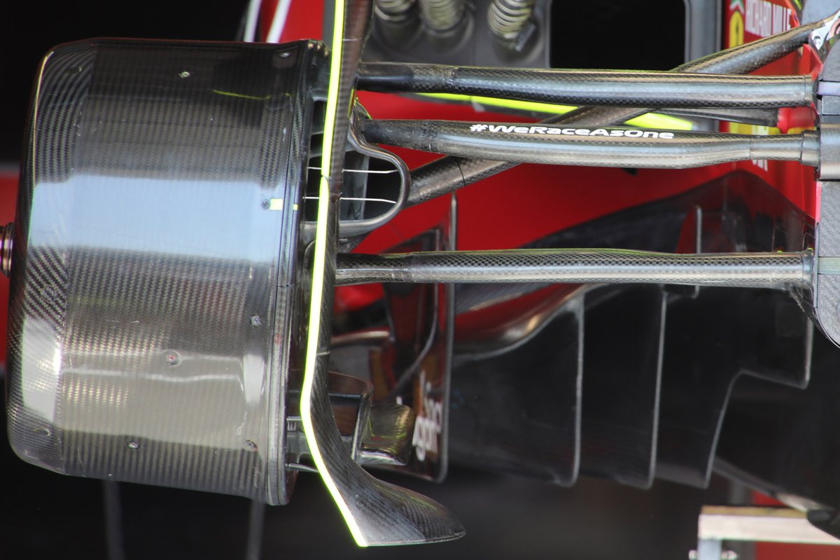Ferrari F1-75 de Carlos Sainz, detalle de la suspensión delantera