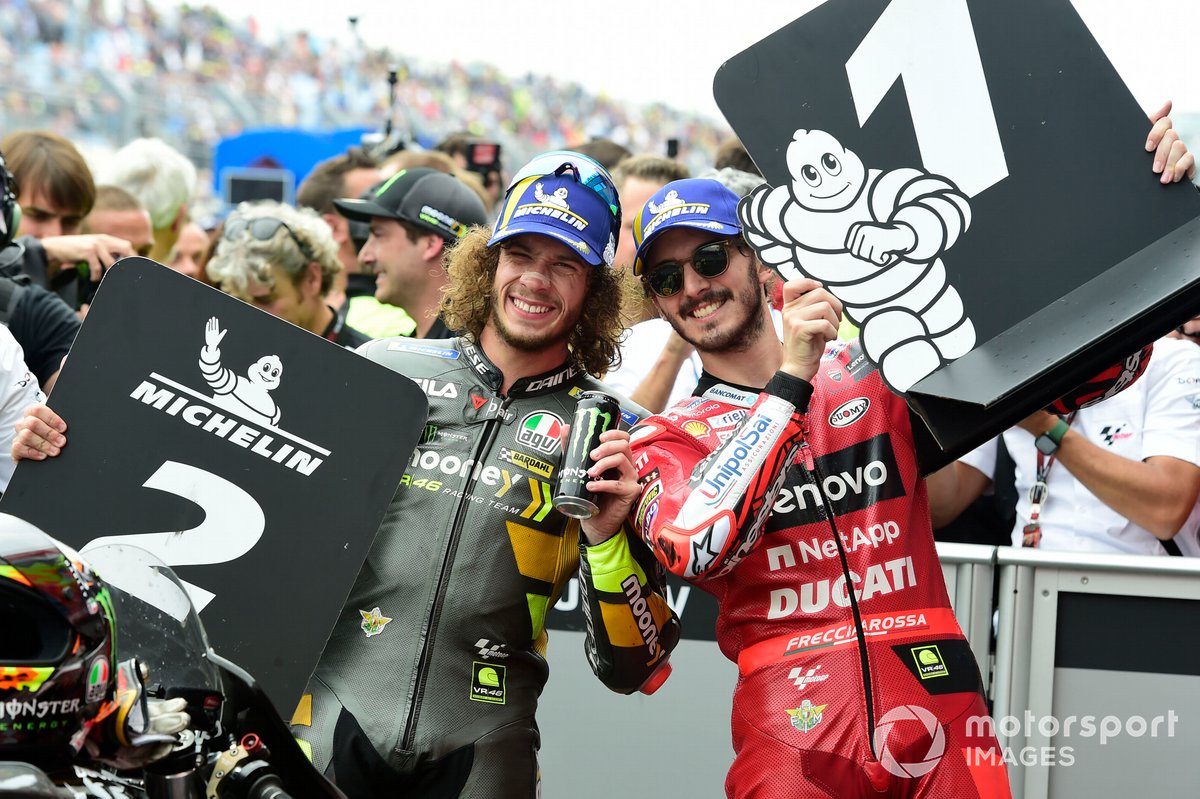 Ganador Francesco Bagnaia, Ducati Team, segundo lugar Marco Bezzecchi, VR46 Racing Team