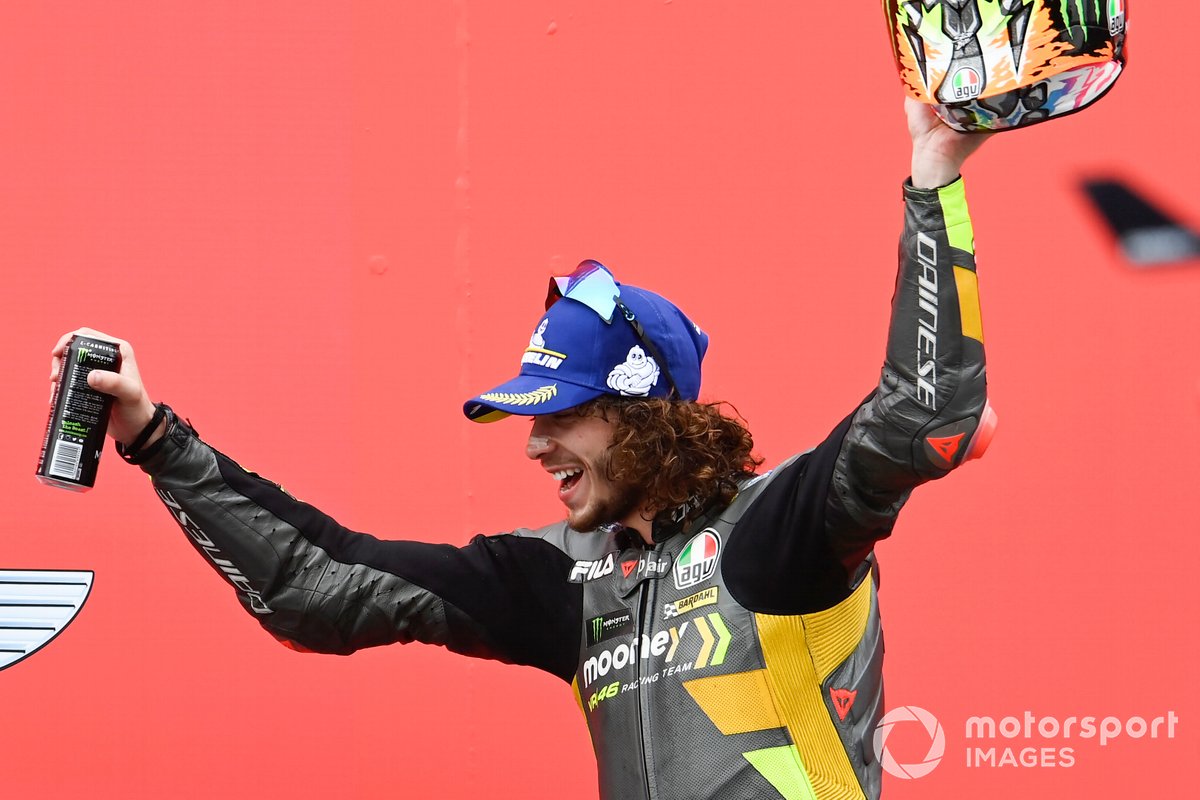 Podio: segundo lugar Marco Bezzecchi, VR46 Racing Team