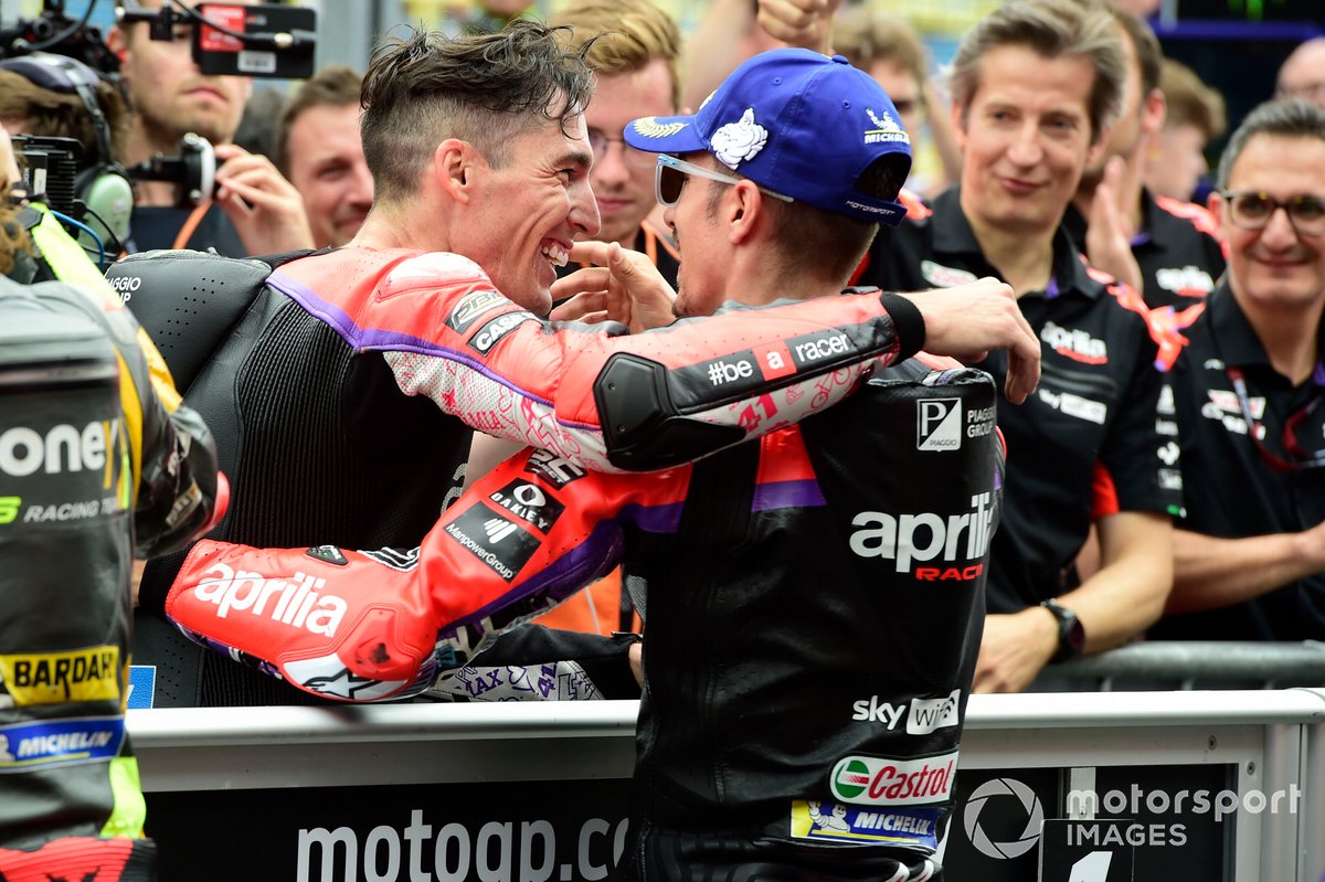 Tercer lugar Maverick Viñales, Aprilia Racing Team, Aleix Espargaró, Aprilia Racing Team