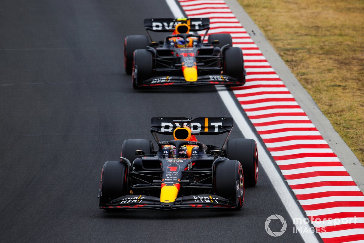 max-verstappen-red-bull-racing-1-30 Max Verstappen, Red Bull Racing RB18, Sergio Perez, Red Bull Racing RB18