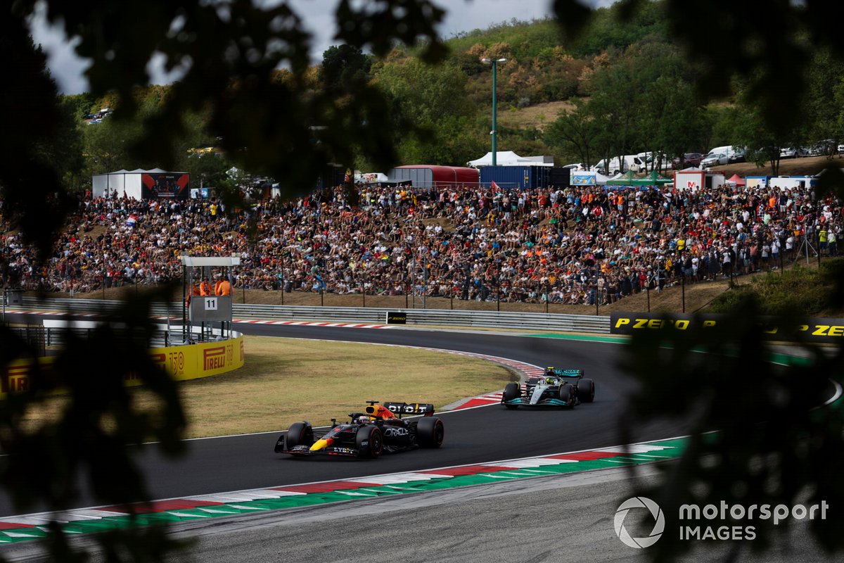 max-verstappen-red-bull-racing-1-6 Max Verstappen, Red Bull Racing RB18, Lewis Hamilton, Mercedes W13