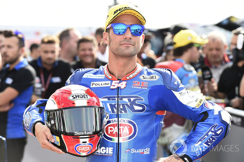 Mattia Pasini homenajeó a Simoncelli en el pasado GP de San Marino llevando una réplica de su casco