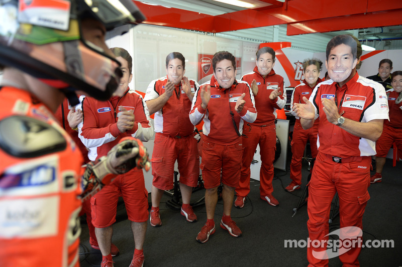 Broma del equipo de Nicky Hayden en 2013