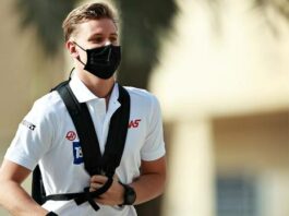 Mick Schumacher hat den neuen Haas enthüllt.