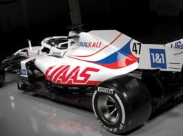 Die "Russland"-Lackierung von Mick Schumachers erstem Formel-1-Boliden als Stammpilot schlägt hohe Wellen.