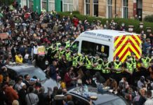 Spontaneous protest prevents deportations – "Leave our neighbors alone"