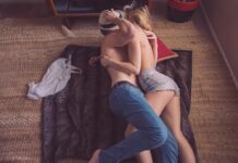 Does weekly sex make us happier?