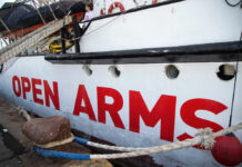 An Italian court allows the 'Open Arms' to enter Italian waters without being detained