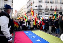 Hundreds of Venezuelans demonstrate at Puerta del Sol against Maduro