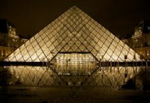 The Louvre Museum exhibits for the first time works stolen and intercepted at customs