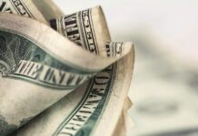 Dollar closes the day this Monday at $ 3,709.80