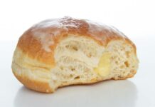 Berlinas filled with chocolate and hazelnuts, easy and delicious recipe