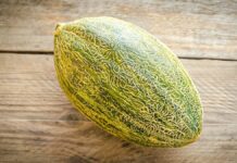3 simple tricks to choose the best melon in the store