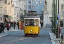 How to travel by tram in Lisbon
