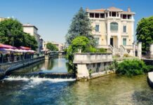 The old French capital of L'Isle-sur-la-Sorgue in Provence Antique shops and fairs make L'Isle-sur-la-Sorgue famous