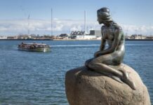 The little mermaid sculpture in Copenhagen