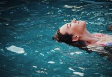 Pregnant to the water! What precautions to take on the beach and in the pool