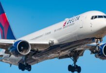 Los Angeles flight makes emergency landing after passenger threat