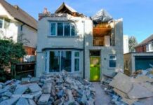 A bricklayer destroys the house that he himself had renovated