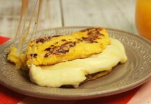 Cachapa with cheese in the purest Venezuelan style, typical of Venezuela