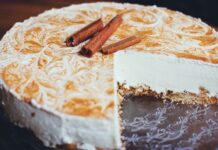 Recipe for coulant type cheesecake with biscuit base