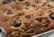 Coconut cake, figs and condensed milk