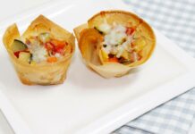 Mushrooms with Korean carrots in tartlets