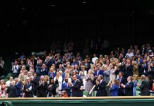 Thanks for the corona vaccine: tennis fans at Wimbledon celebrate the scientist