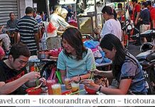 Exploring the nighttime street food scene in Lebuh Chulia, Penang
